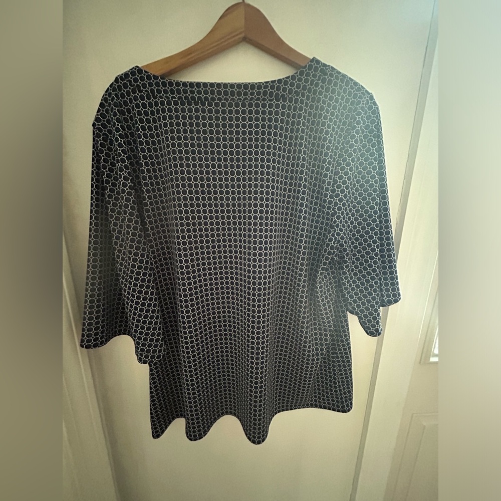 Ann Taylor Factory size XL office top. Blue and white design. Good for summer - Picture 4 of 7